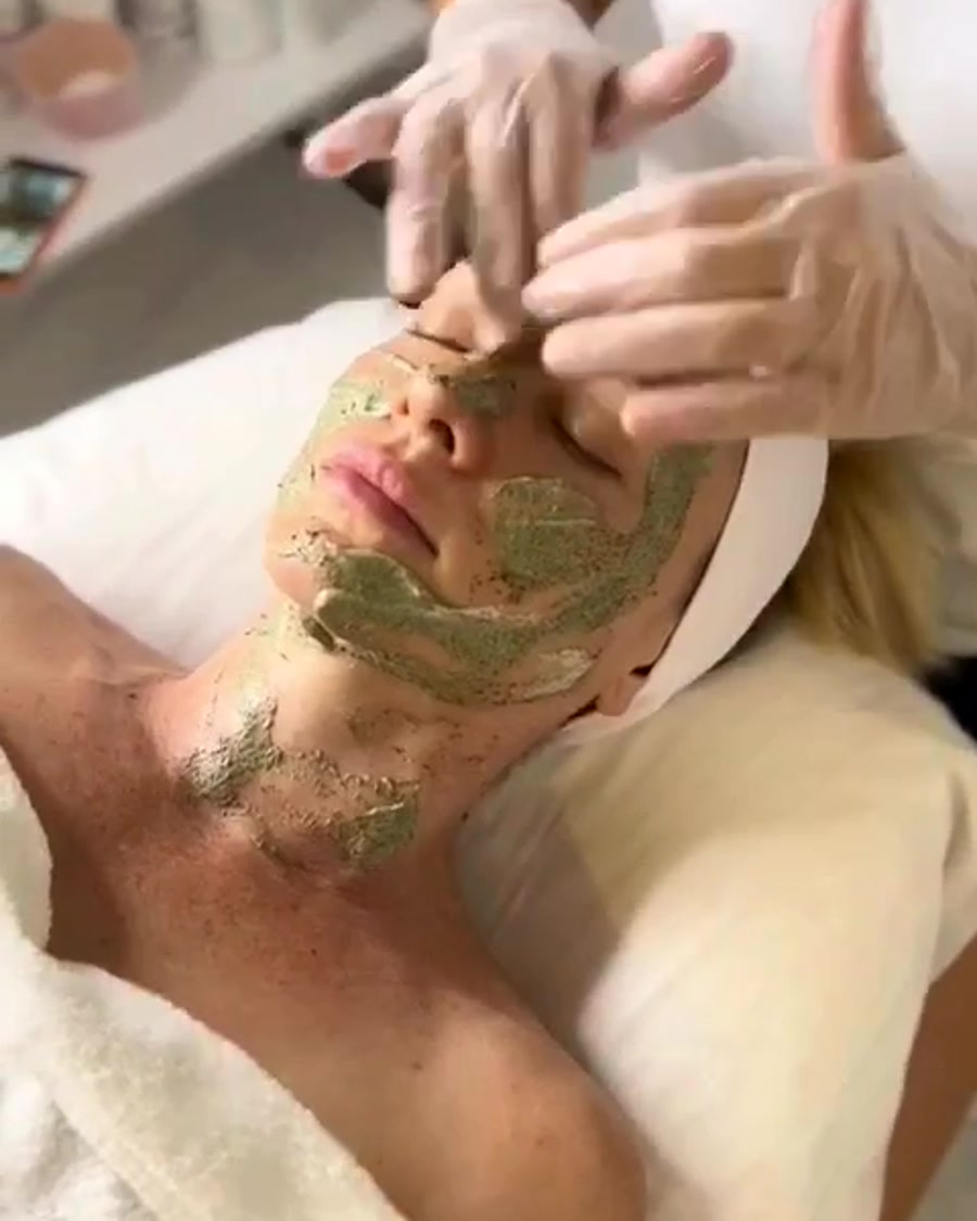 Tratamiento facial en Bardana Wellness